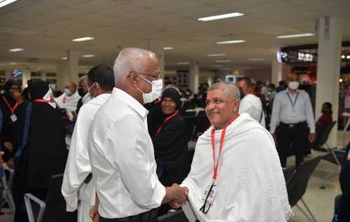 Hajju veringe fahu group mirey furaifi, alvadhaau vidhaalhu vumah Raees airport ah