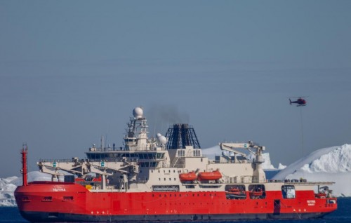 Antarctica gai balivi meehaa undhagoo operation akah fahu Australia ge boat ah nagaifi