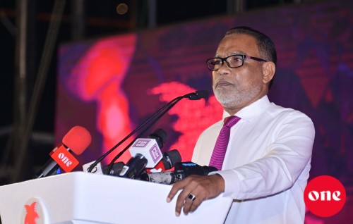 Leaderunge thaaeedhu nethas rayyithunge thaaeedhu libeyne: Adhurey