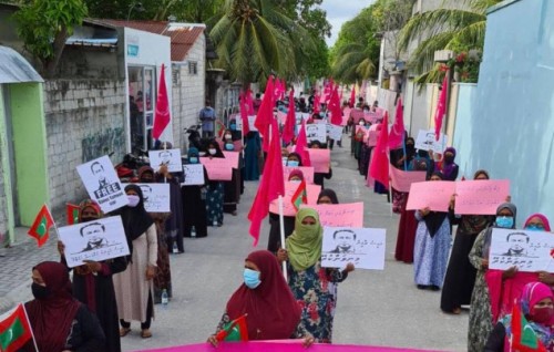 Gdh. Thinadhoo inn positive vi meehaa akee muzaaharaage baiverieh noon: Idhikolhu