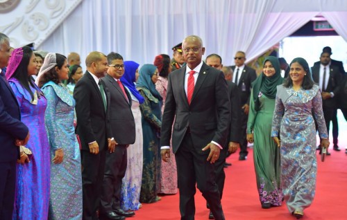 Hageegee maanaigai minivankan libunee mi 5 aharu: Raees