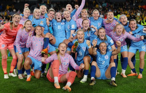 Australia rovvaalai England furathama final ah