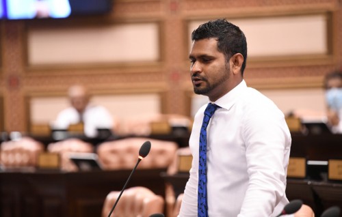 Dhuvasvee meehunnaai, fuluhunnaai, sifainnah dhey pension noon ehen pension huttaalan bill fonuvaifi