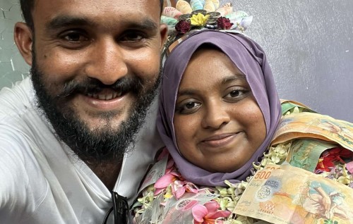 Alathukaiveneege dhemafirinnah L. Atholhuge aadhakaadhain kee maruhabaa, jadibunnakee maidhaitha aai bafaibe!