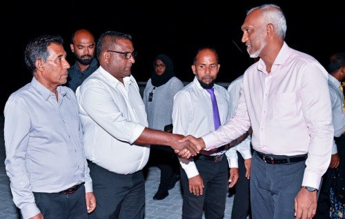 Amaazakee konme rashakah ves madhuvegen 2 faharu dhiun: Raees