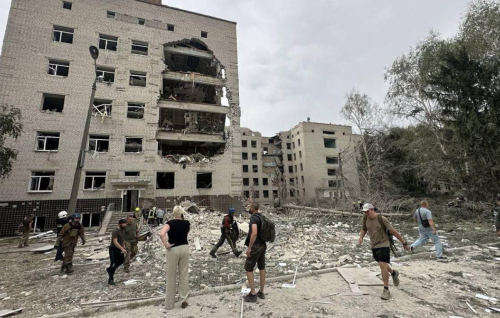 Russian strike kills dozens in Ukrainian city