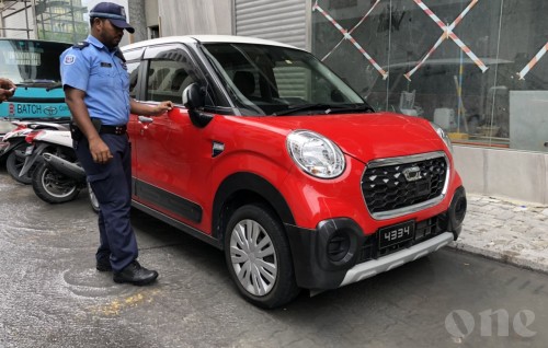 Car damaged after pipe falls from W Construction site