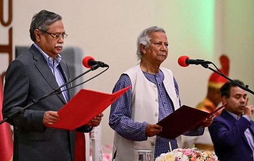 Vaguthee gothun Bangladesh ge sarukaaraa havaaluvevadaigennevi Yunus ah Raees Muizzu maruhabaa vidhaalhu vejje