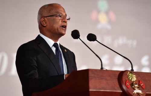 Mathee saanavee kiyavaa kudhinge adhadhu madhu, mathee saanavee furihama kuran ves hiyvaru dheyn jehey: Raees