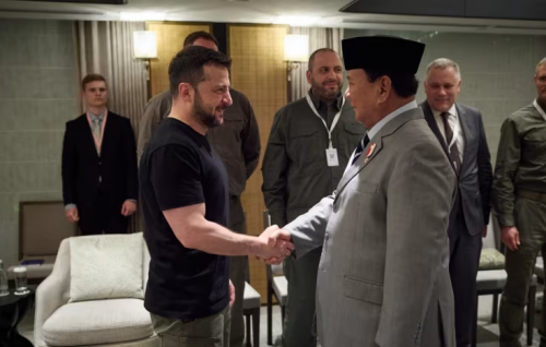 Zelenskyy meets heads of state in Singapore, seeks support for security summit
