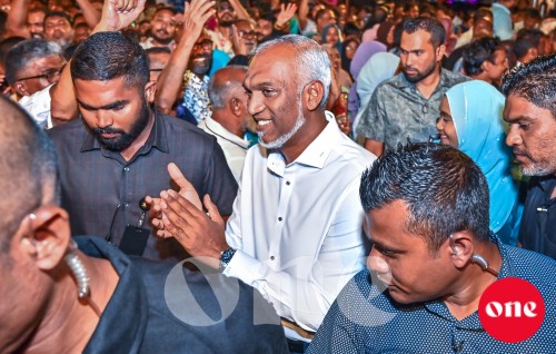 Raees beyru dhuniye ah: Inthihaabun dhivehin thibigoiy mihaaru saafu vaane kamah yageen kuran