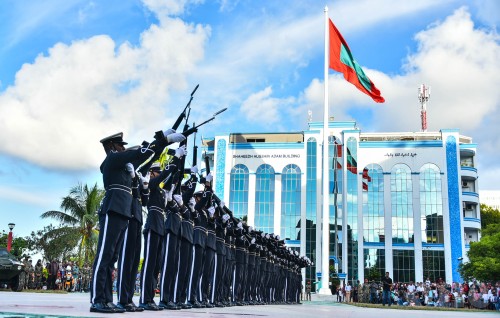Dhivehi thaareekhu: Dhivehi sifainge thaareekhu alun dhiraasaakohllan fene'eve.