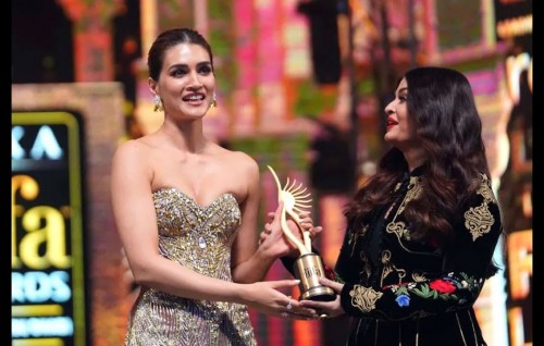 Do Patti gai Aishwariya ge Crazy kiya re copy kuri kamah bune faadukiyun