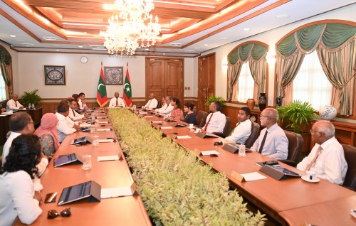 Raees ge shukuru vazeerun ah, Edhivadaigathee nunimi huri kankan ninmevumah iskan dhevvumah