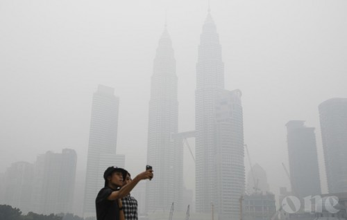 Malaysia closes over 300 schools over worsening haze
