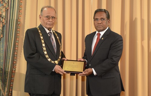 Kureege auditor general Ismail Fathuhee Covid baleegai avahaara vejje, Covid maruge jumula adhadhu 126 ah
