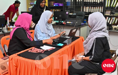 One Photo: Bidheyseenge mauloomathu ehkurumah miadhu kuriah gendhiya bodu harakaaiy