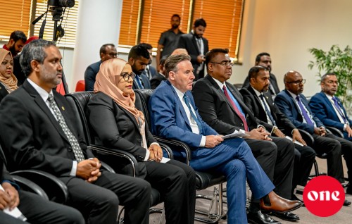 One Photo: Male' sarahadhuge principalunaa eku Avid College in beyvi panel discussion
