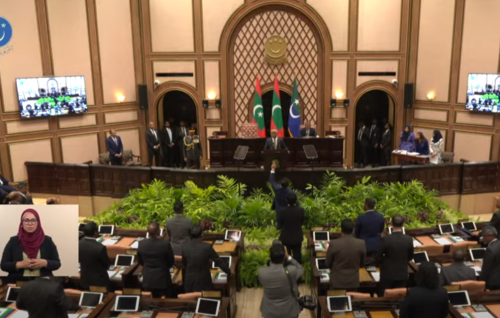Member Shiyaam aai Saeedh aai Thoriq aai Fazul adhi Hussain Mohamed Latheef ge nan ihvai Majlis in nerefi