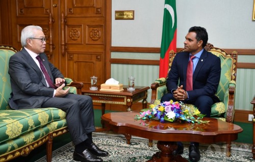 Maldives and Singapore hold discussions on developing human resources and medical field