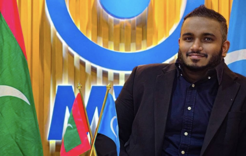Raees Yaameen ge verikan nimumakah genaee Dr. jameel isve hunnavaigen: Adeebu