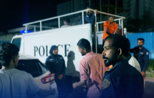 Fulhaa dhaairaa ehgai kaaboathaketheege viyafaari kuraa geyakun 32 bidheysee aku Immigration ge belumuge dhashah gengosfi
