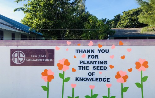 Rasmaadhoo School ge principal vazeefaa in vaki kuranee