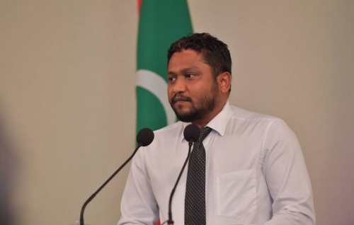 Ali Zahir, Felidhoo dhaairaa ah vaadha kurahvanee