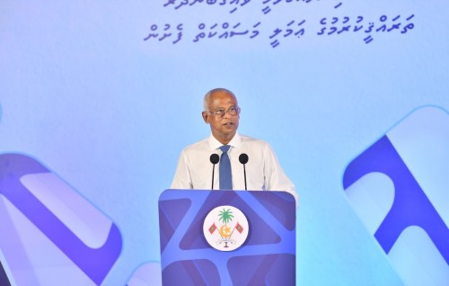 R. atoll dhekunu bithuge airport tharahgee kuraanee Beriyanfarugai: Raees