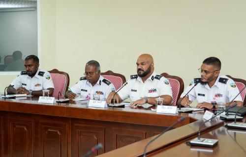 Vagah cigarette ethere kurumugai baiverivi Customes officer aku suspend kuri