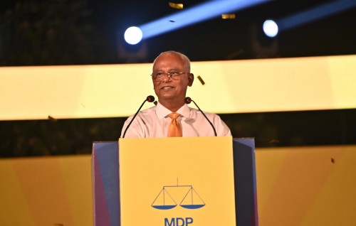 MDP ah riyaasee inthihaab kaamiyaabu kohdheyn Party ge hurihaa members ekathigandah vaan Raees ge dhauvatheh