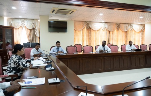 13 aharuge kujjaa maruvi massalaigai Defence Minister aai Foreign Minister committee ah