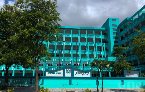 Inzaarakaa gulhigen Rehendhi School gai fuluhun harakaaiy theri vanee