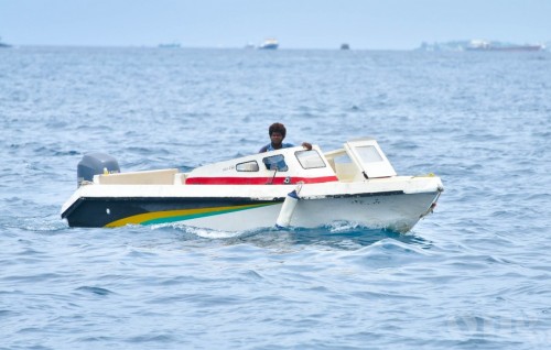 Man who jumped off dinghy found dead under water