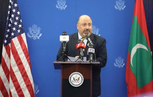 America ge kureege safeerah inzaaru dhin meehaku joorimanaa koffi