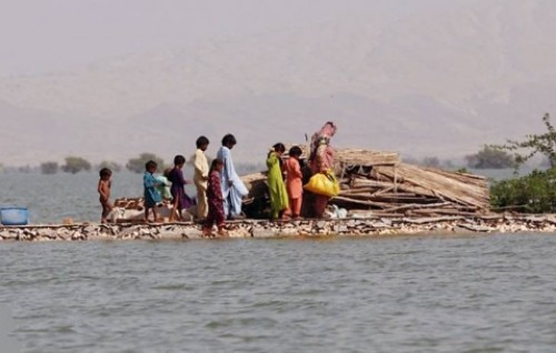 Pakistan floods: Biggest lake subsides amid race to help victims