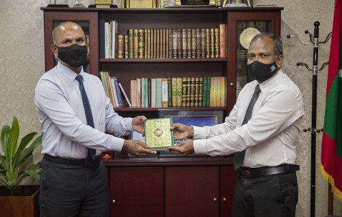Al Jerry Humanitarian Foundation ge faraathun Islamic Ministry ah 10,000 mus'hafu hadhiyaa kohffi