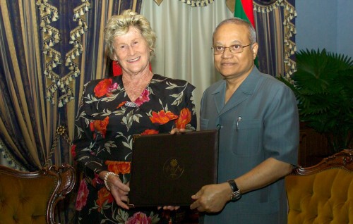 Dhivehi Tourizam ge ''lady'' oni de Laroque maruvejje