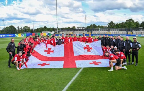 Georgia ge vindhakeeves football: Supporter inn message dhinee scooter ehgai 4000 km dhuvvafai!