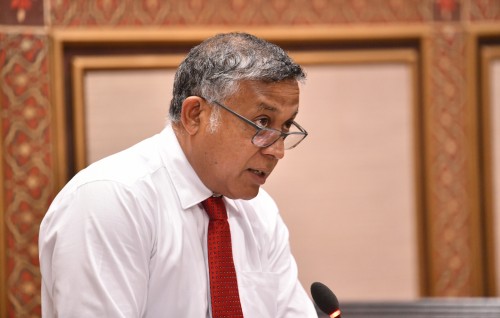 Male' rahvehin maanakurumugai sarukaarun himanaafaivaa maahdhaa baathil kuran Court ah dhanee