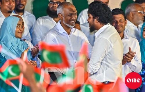 Raees govaalehvee minivan kan yageen kurumaai gaumu dheke fakhuruverivumuge azum aa kurumah