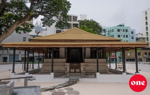Kalhuvakaru miskih dhivehi halhaarathaai gaumiyyathuge ramzakah vaanjehey sababeh netheve.