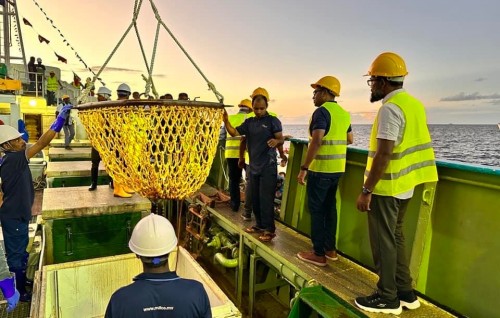 Europe ah mas beyru kuran 3,000 metric tonne ge boat eh Raajje ahnanee