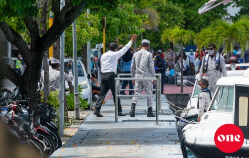 Idhikolhu ehvumugai aniyaavi anhenunthakakee fuluhunge vaajibah huras elhi baeh: Fuluhun
