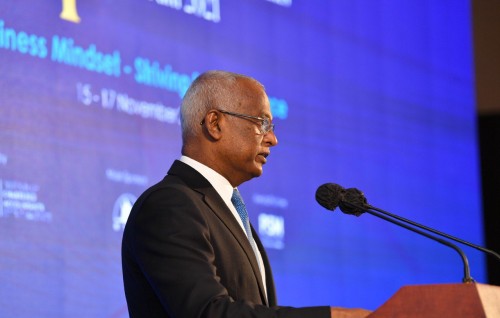 Raajjeyge tharahgeeege dhuveli mihaaru huree ran'galhu misraabugai: Raees