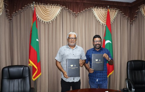 B. Atoll inn feenaigen dhuniyeyge record eh hadhan thayyaaruvanee