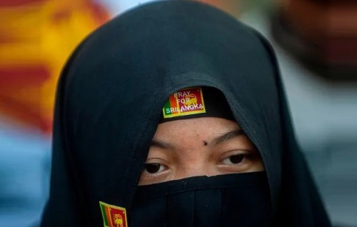 Gaumee salaamathah nurahkaa vaakamah bune Lanka gai buruga elhun manaa kuranee