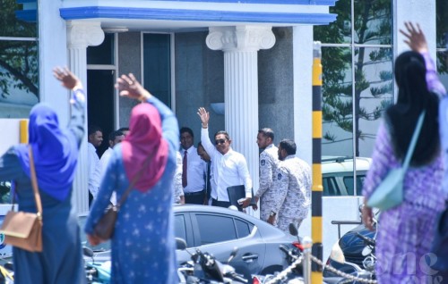 President Yameen immediately brought to police station after hearing at court