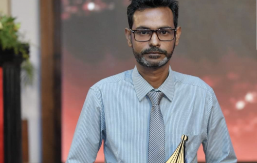 Stroke eh jehigen ''Mihaaru'' ge editor Ismail Naseer ah faruvaadhenee