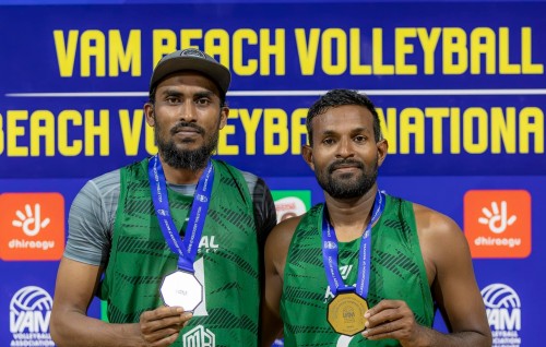 Gaumee firihen Beach Volley champion kan Kuda Kaatte aai Adam ge pair in hoadhaifi